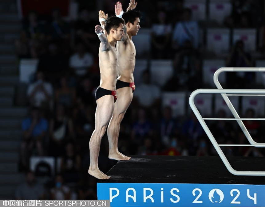 男子十米台比赛中2.png 男子十米台比赛中2.png
