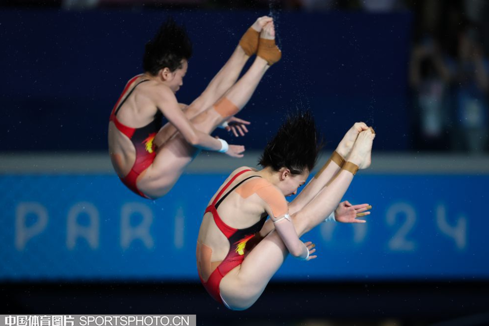 女子十米台比赛中2.png 女子十米台比赛中2.png