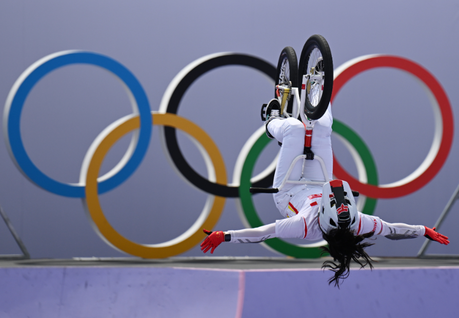 邓雅文比赛中.png 邓雅文比赛中.png