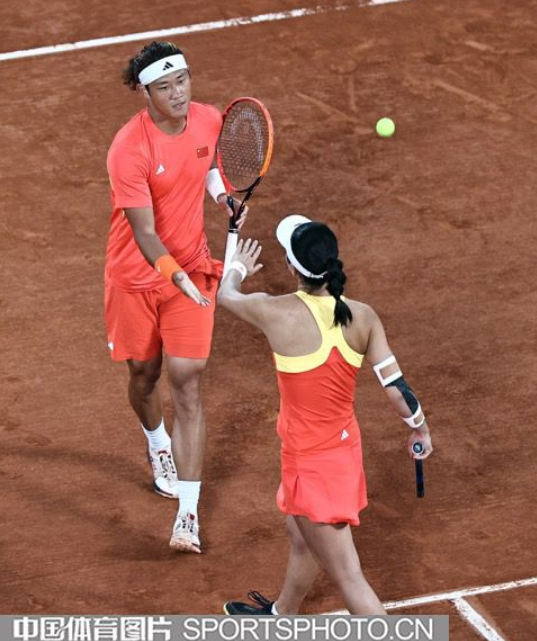 网球混双击掌.png 网球混双击掌.png