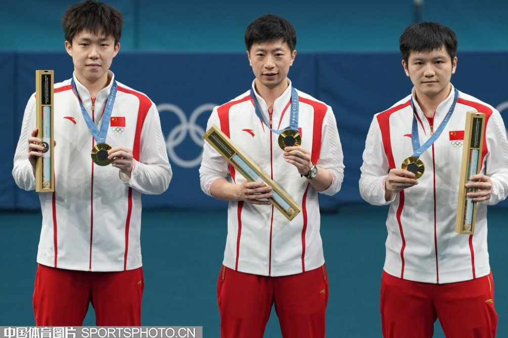 乒乓男团领奖.png 乒乓男团领奖.png