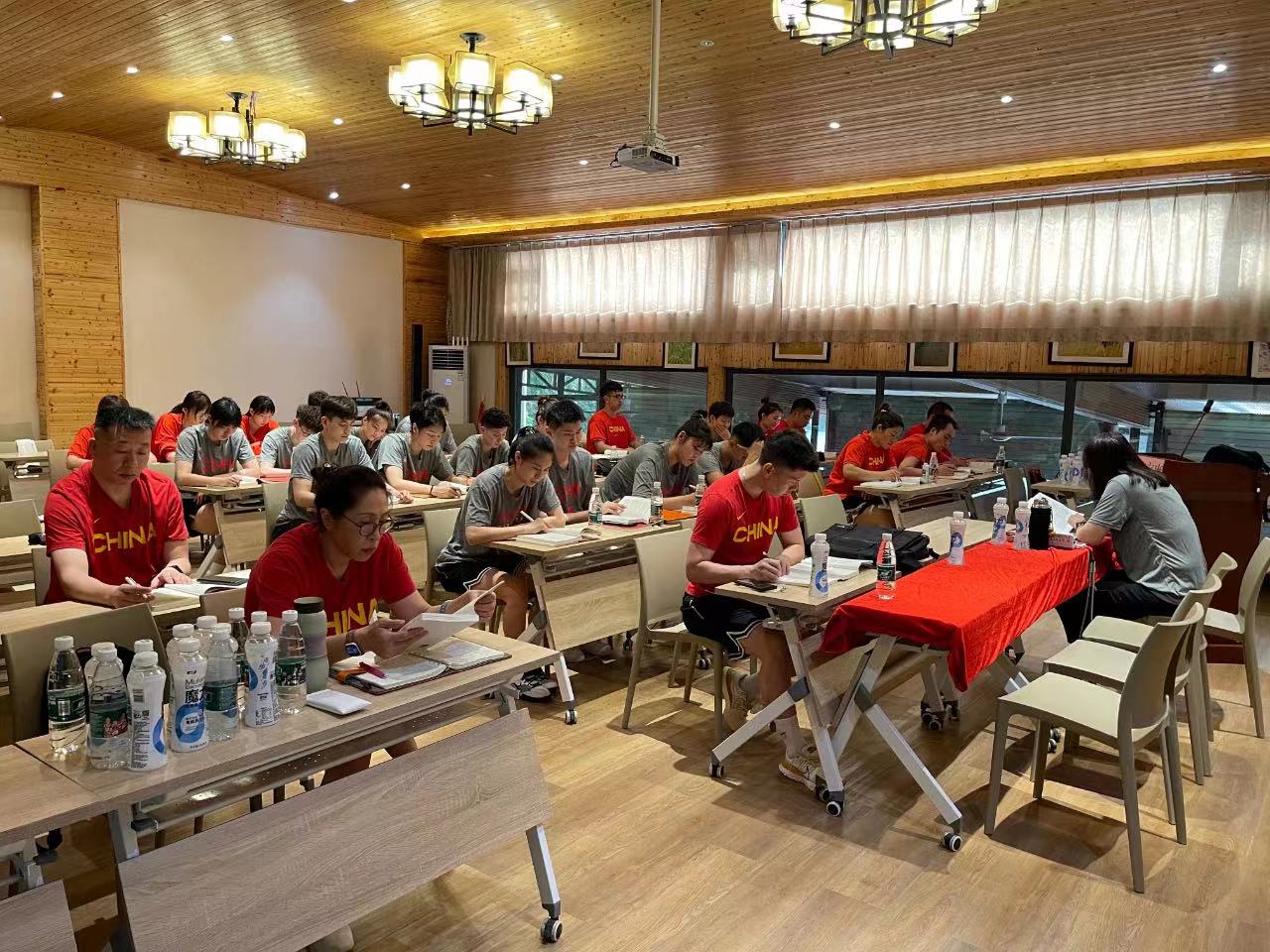 女篮学习.jpg 女篮学习.jpg