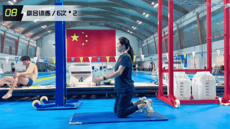 青少年游泳热身运动23.gif